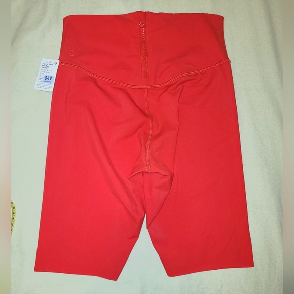 NWT lululemon shorts 10" - Picture 3 of 4